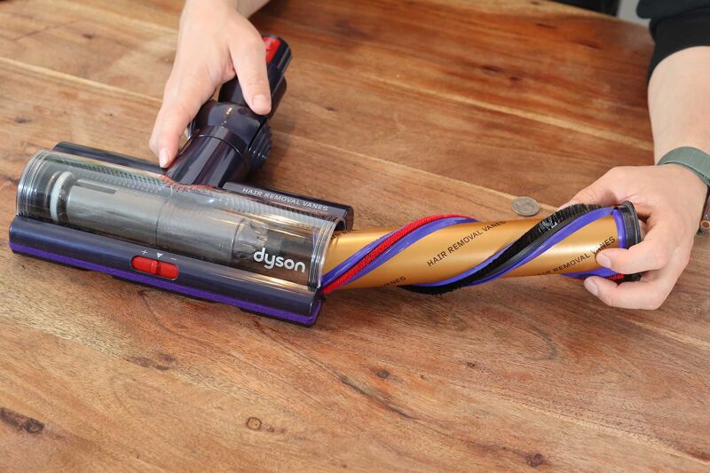 Close up of the digital motorbar nozzle of the Dyson Gen5detect.